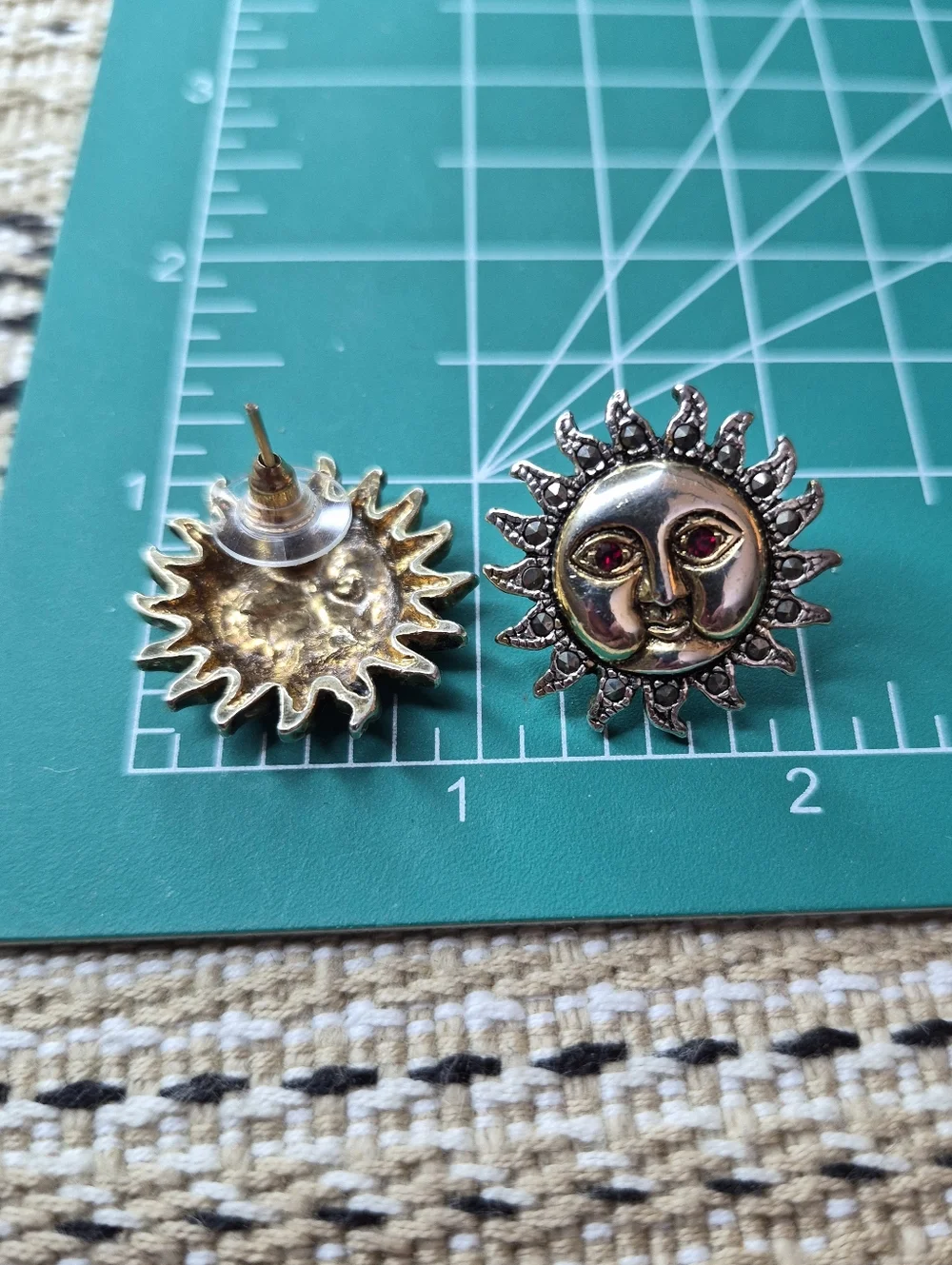 Vintage Sun Marcasite Gold & Silver Tone Celestial Pierced Post Stud Earrings 1" - Picture 2 of 3